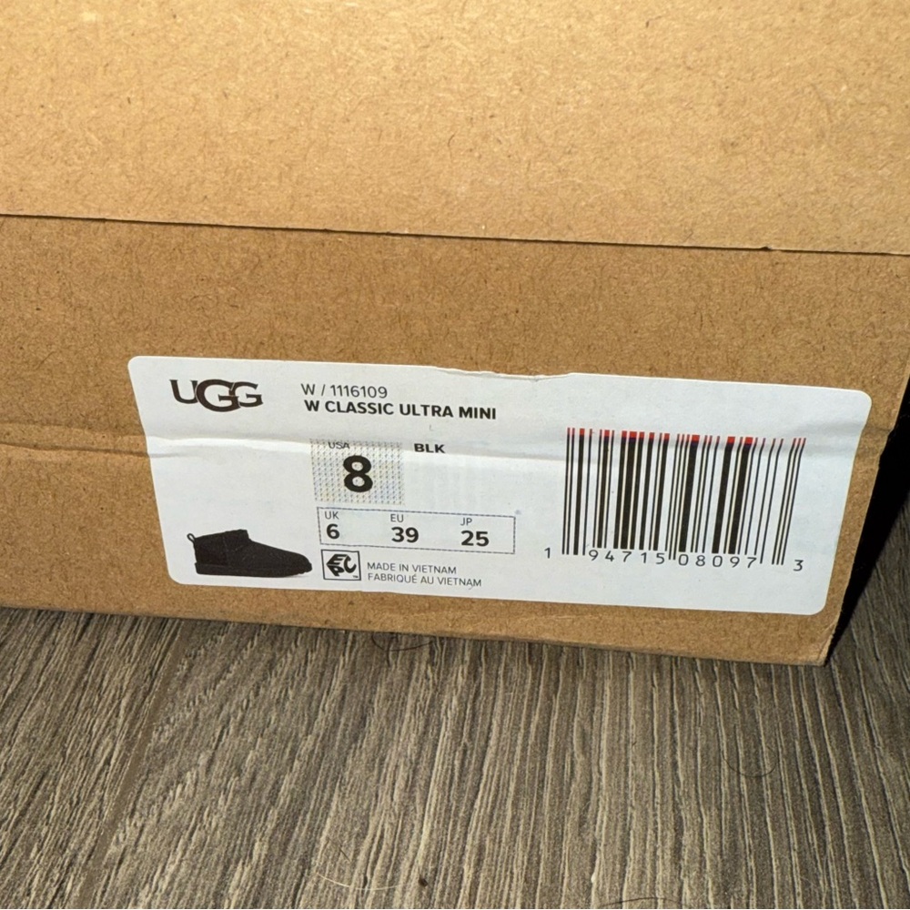 UGG Classic Ultra Mini NWT black size 8 - Picture 4 of 11